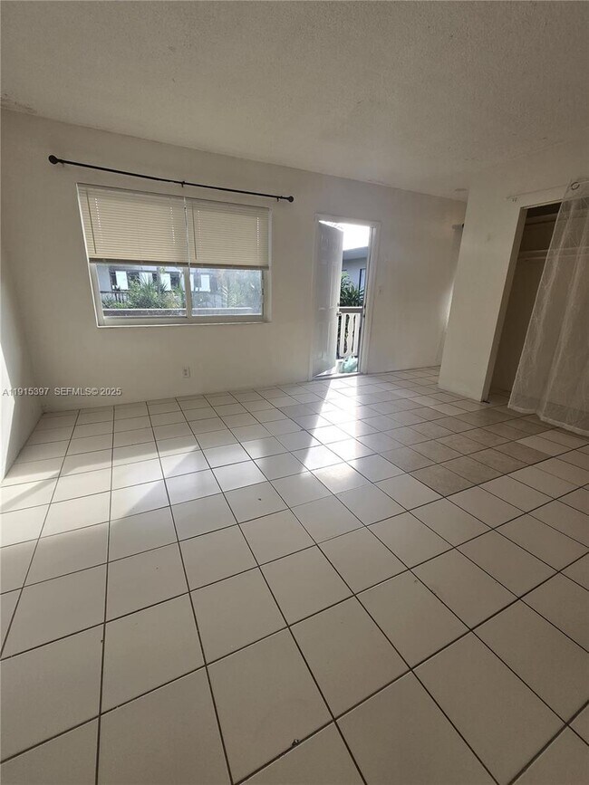 Building Photo - 1400 N 17th Ave