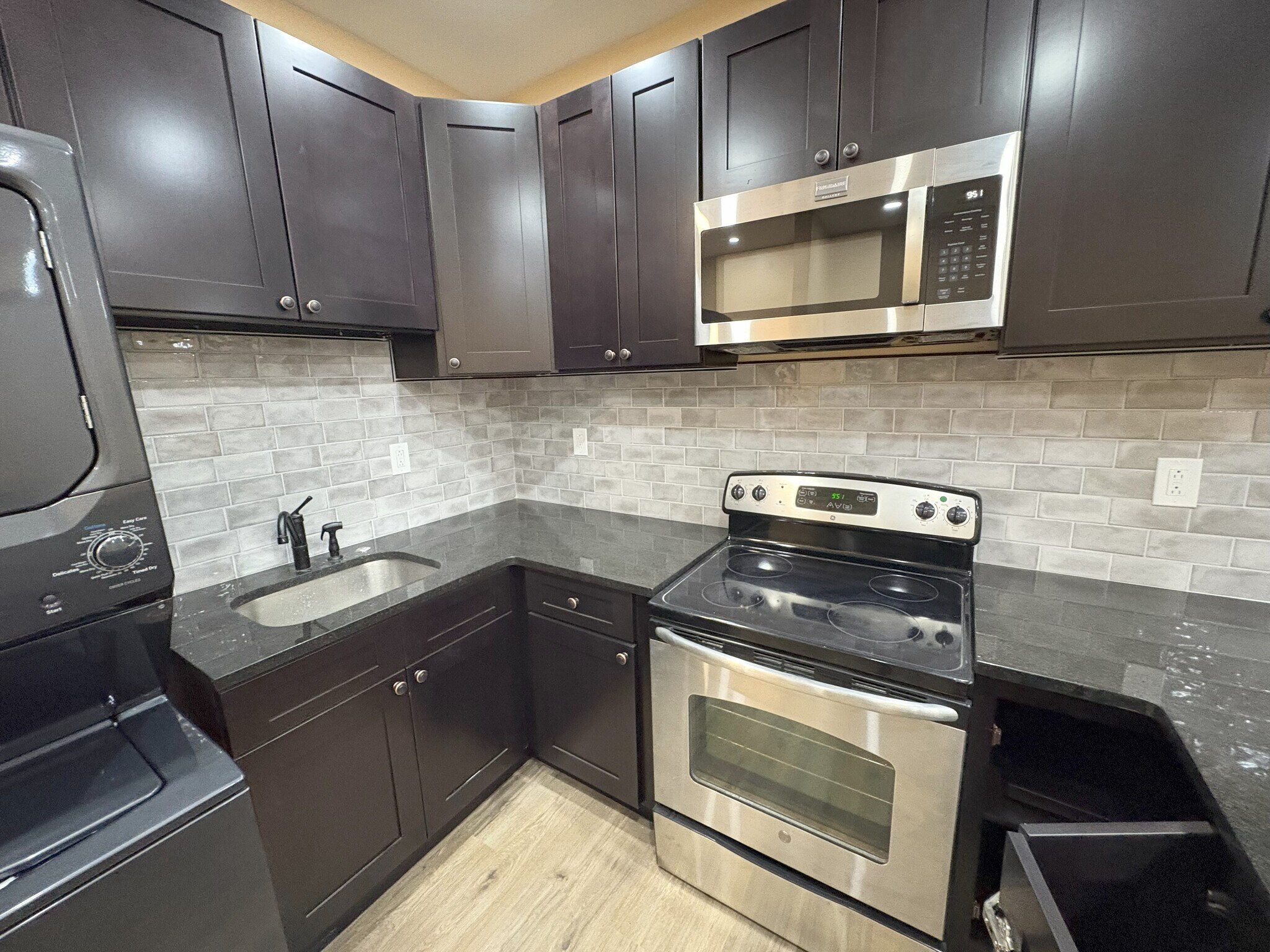 granite counters and plenty of cabim=net space with a Lazy-Susan - 2214 N Delhi St