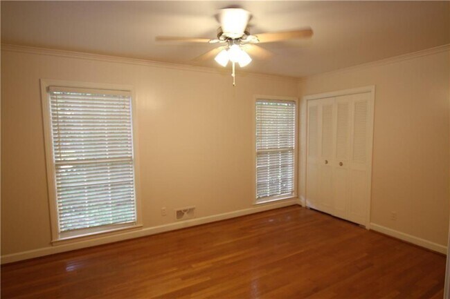 Building Photo - 4690 Huntley Dr NE