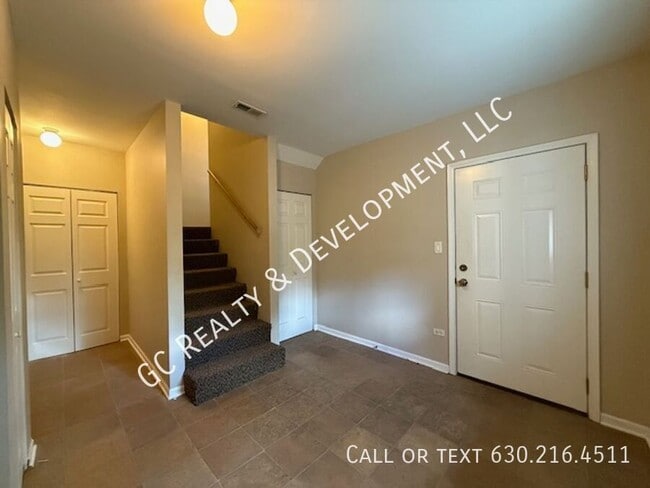 Building Photo - 220 Des Plaines Ave