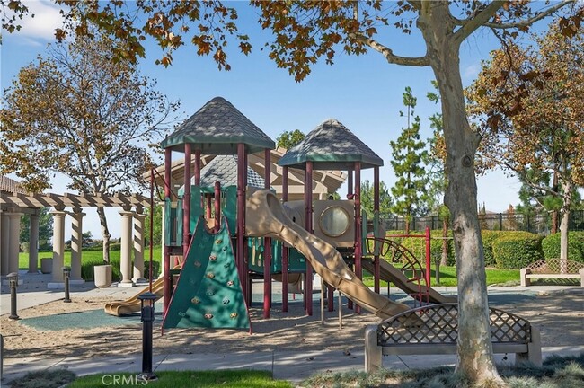 Building Photo - 16154 Skyridge Dr