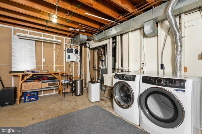 Building Photo - 1808 Golf View Ct