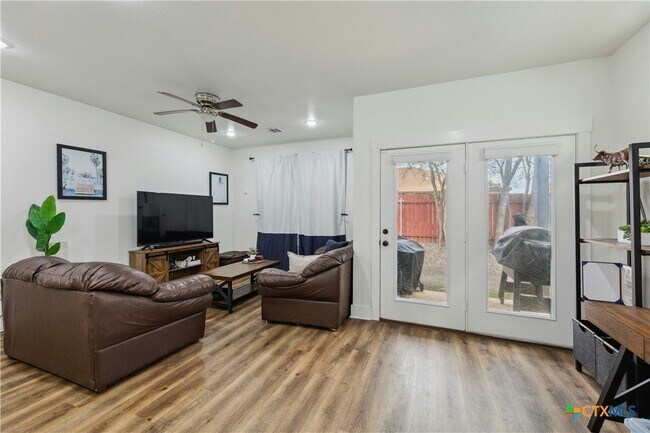 Primary Photo - 1952 Royal Loop