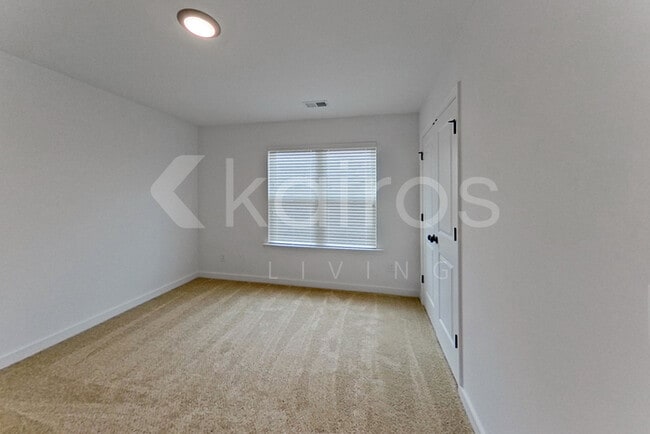 Building Photo - 142 Hughes Dr