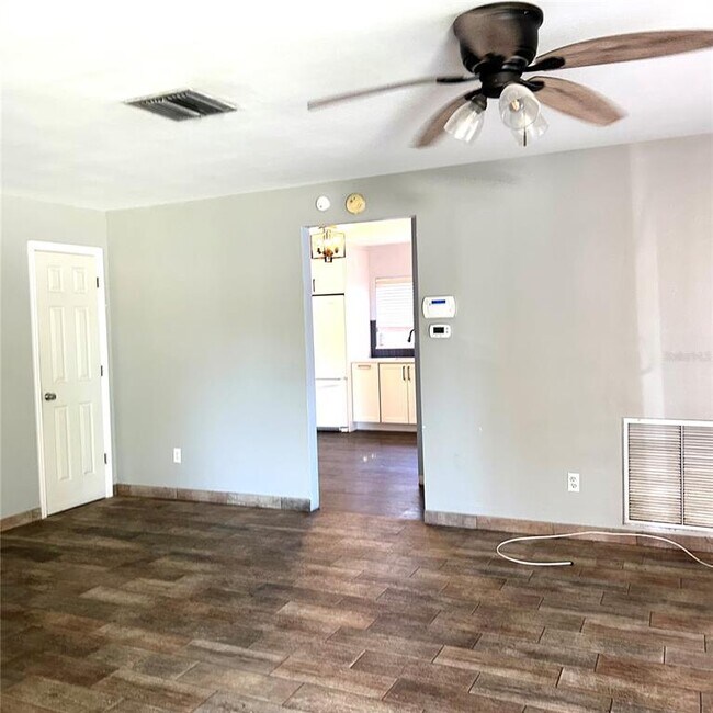 Building Photo - 2152 Greenbriar Blvd