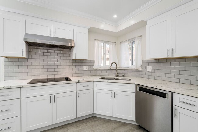 Interior Photo - 3720 Emerald St