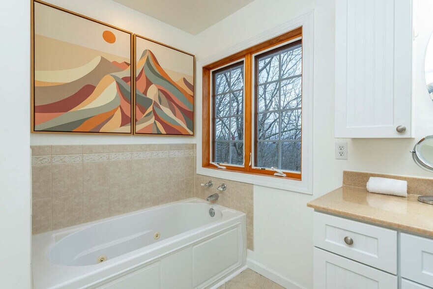 Building Photo - 16 Skyview Ct