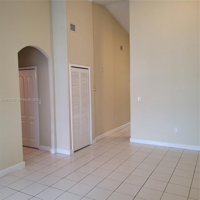 Building Photo - 1666 SE 27th Ct