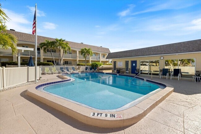 Building Photo - 1400 Tarpon Center Dr