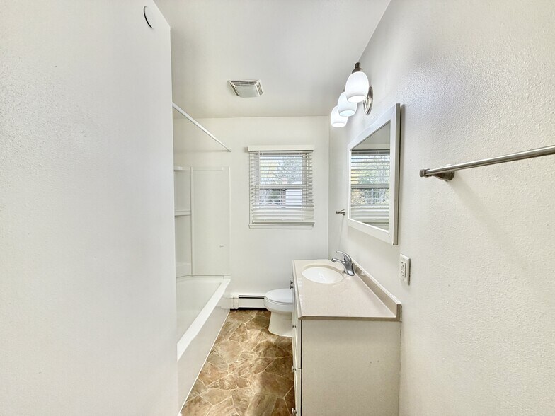 Building Photo - 290 Orchard Dr