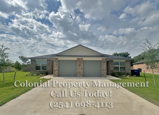 Primary Photo - Beautiful 3 Bedroom 2 Bath Duplex availabl...