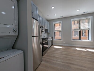Building Photo - 442 W Belden Ave