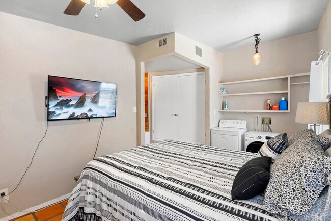 Building Photo - 2635 Monroe St NE