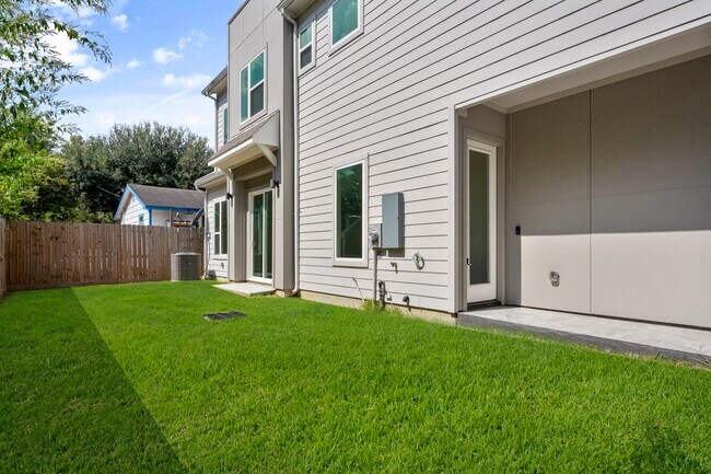 Building Photo - 861 Prosper St