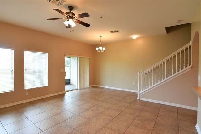 Building Photo - OVIEDO 3br 2.5ba townhome in Arborview Par...