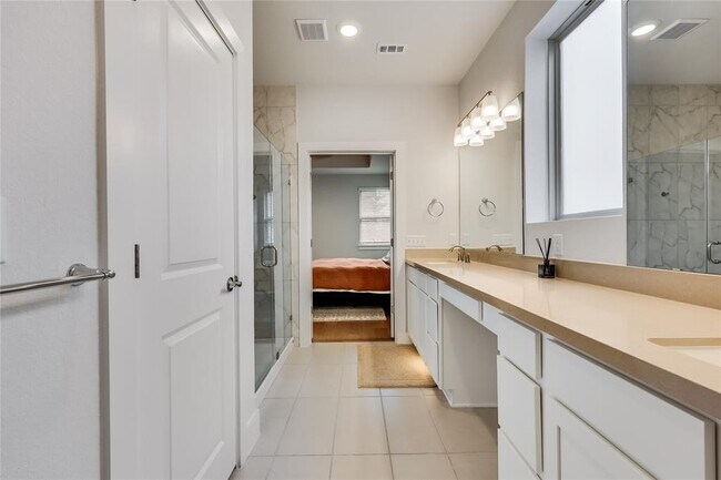 Building Photo - 8608 McKamy Dr
