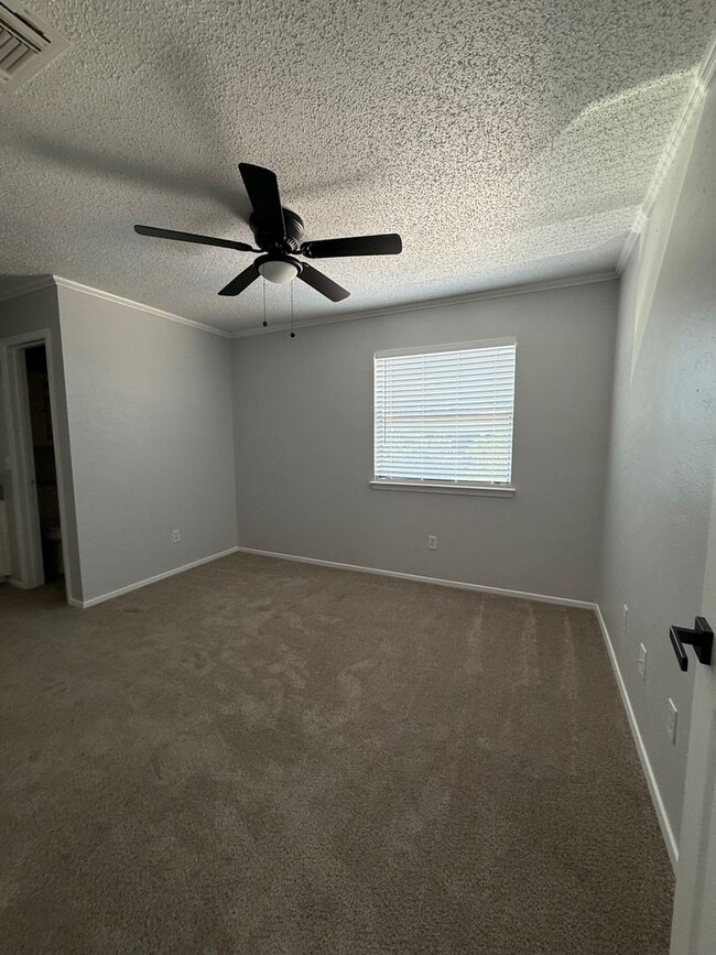 Building Photo - 5608 Cougar Dr