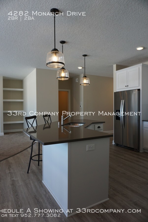 Building Photo - Easy Living, One-Level Woodbury Villa!