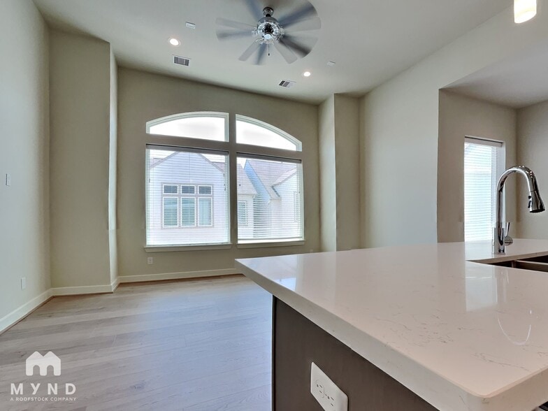 Building Photo - 113 Knightsbridge Park Ln