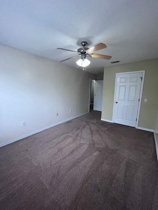 Building Photo - Crestview Townhouse