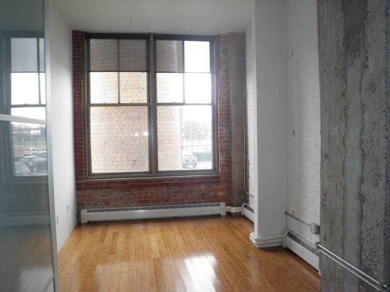 Building Photo - 156 Porter St