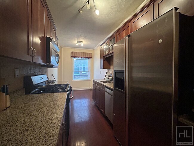 Building Photo - 1BR on CRUGER AVENUE