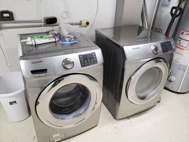 Building Photo - 5825 Balsam Rd