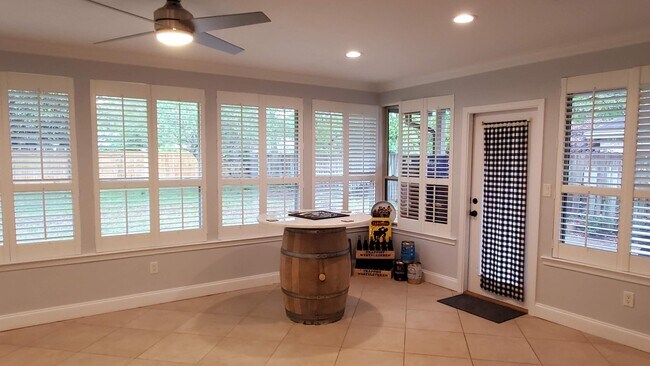 Building Photo - 726 St Thomas Cove