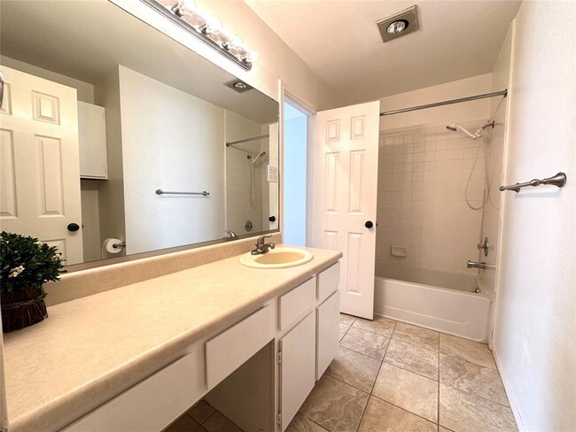 Building Photo - 12300 Emery Oaks Rd