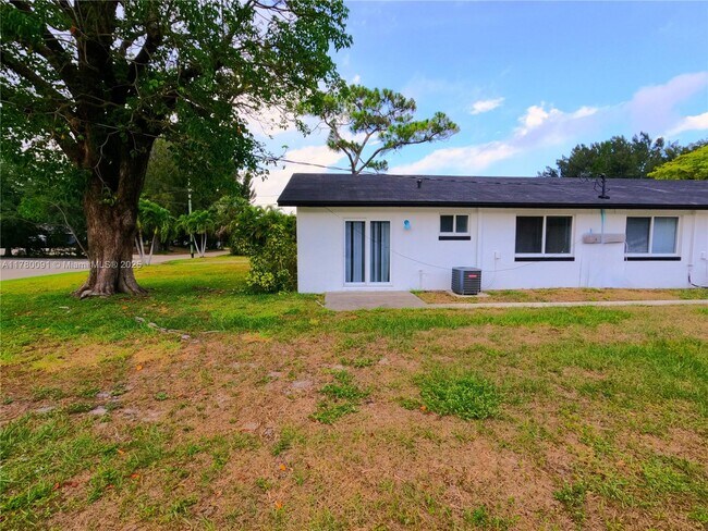 Building Photo - 4878 Serafica Dr