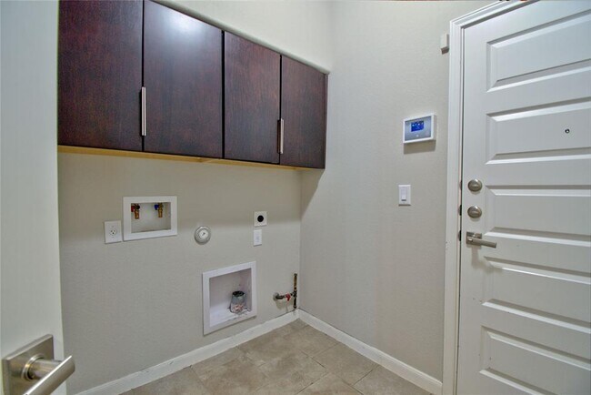 Building Photo - 504 Hummingbird Ln