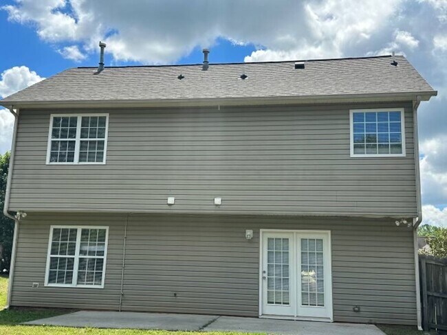 Building Photo - Charming 3-Bedroom Home with Endless Poten...