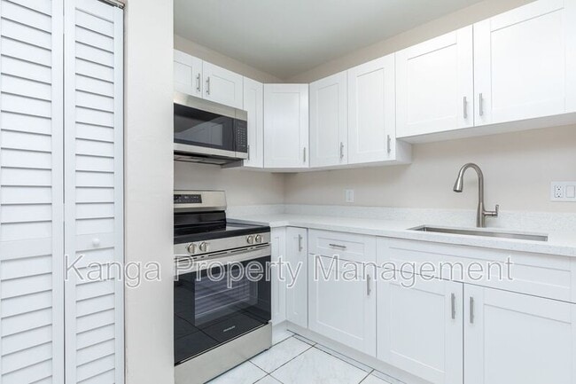 Building Photo - 7750 SW 10th Ct