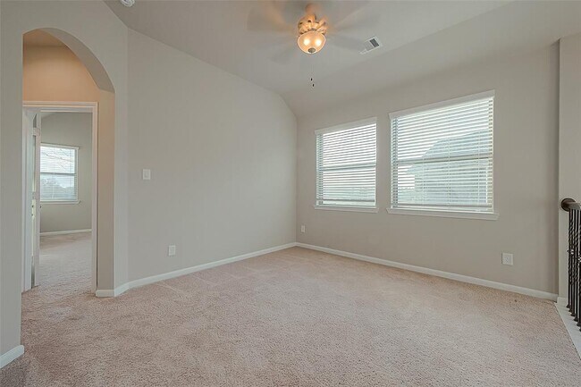 Building Photo - 8700 Laurel Crest Dr