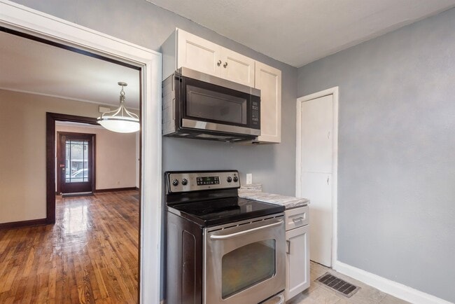 Building Photo - 4021 Porter Ave