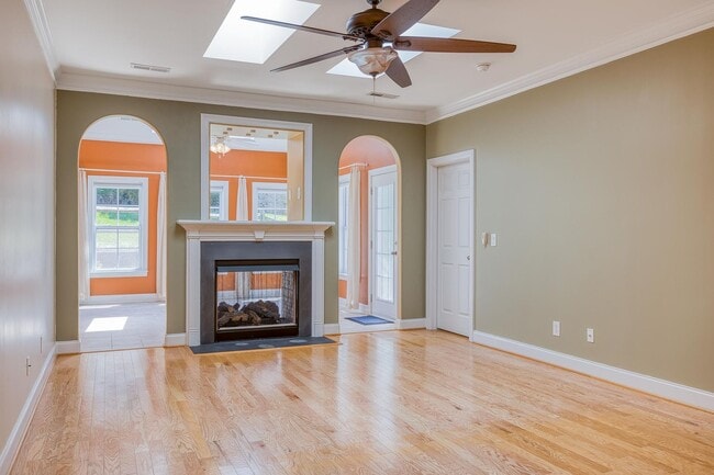Building Photo - 3 Bedroom, 3 Bathroom Winston Salem Townhome