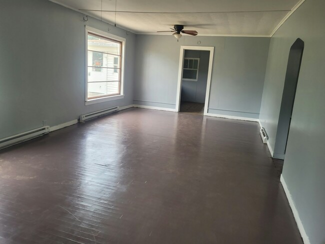 Building Photo - 1410 E Poplar St