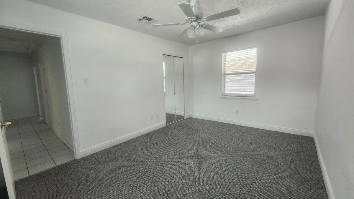 Building Photo - 206 Canberra Ct