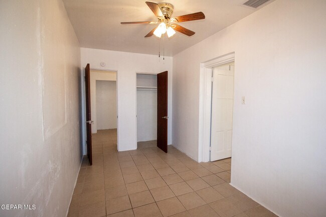 Building Photo - 3510 Porter Ave