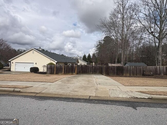 Building Photo - 616 Embassy Walk