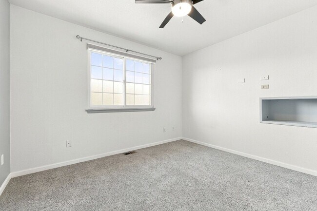 Building Photo - 5524 W Canyon Trail