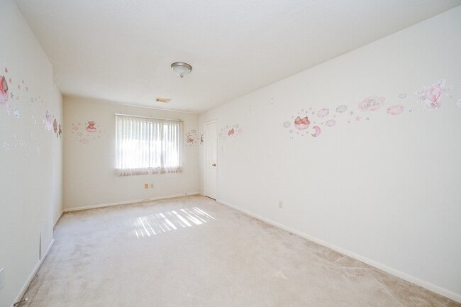 Building Photo - 9731 New Kent Dr