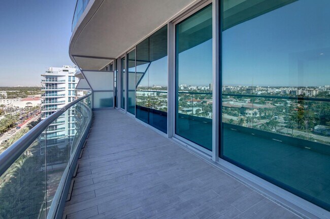 Building Photo - 9349 Collins Ave