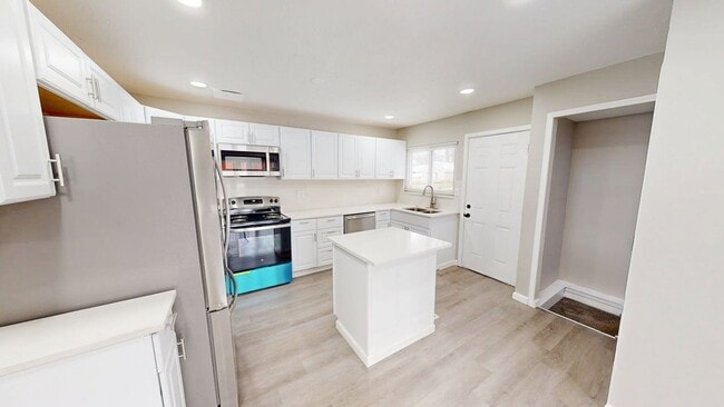 Building Photo - 769 Kettering Rd