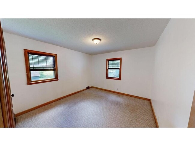 Building Photo - 114 6th Ave NE