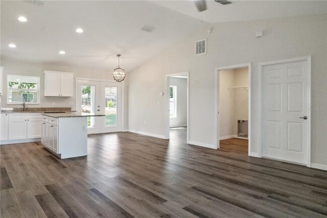 Building Photo - 13422 SW 48th Ave