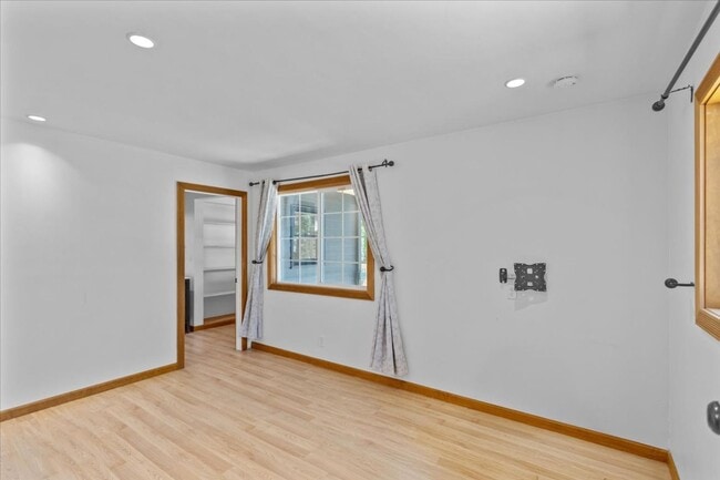Building Photo - Beautiful Three Bedroom Home on Half Ac...