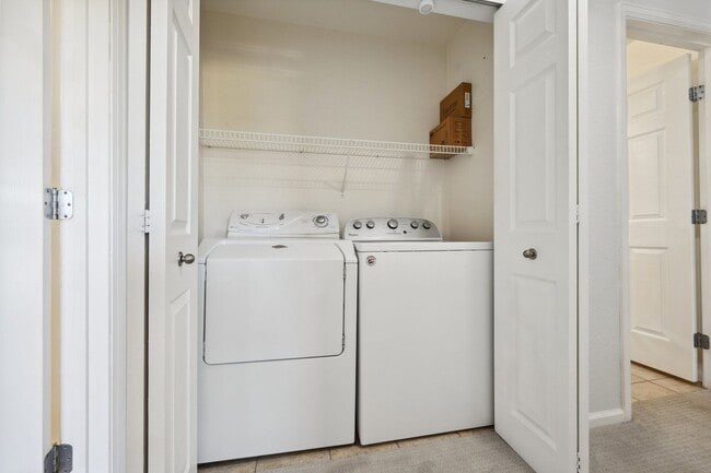 Building Photo - Updated 2 Bedroom Condo in Erie
