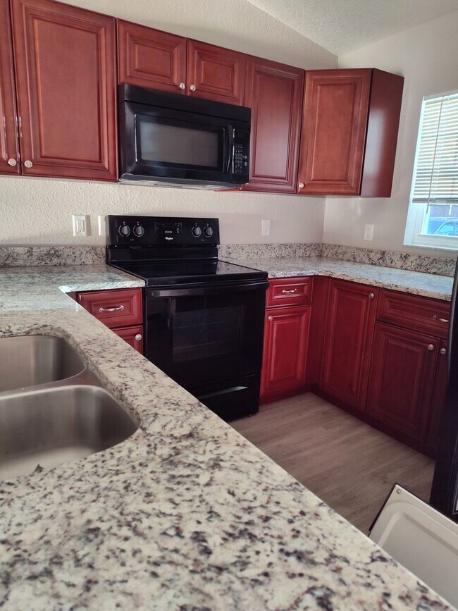 Building Photo - Charming 2BR/2BA Citrus Springs Duplex – C...