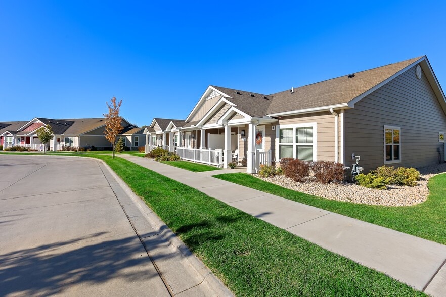 Building Photo - Redwood Lockport